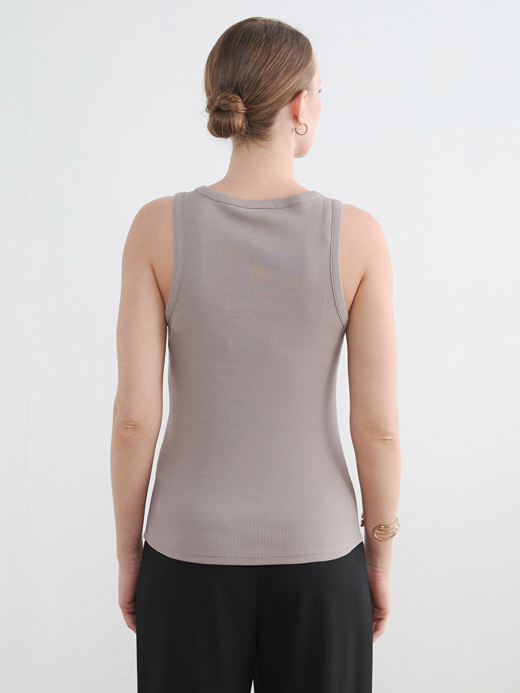 U Neck Metal Appliquéd Women's Tank Top-3