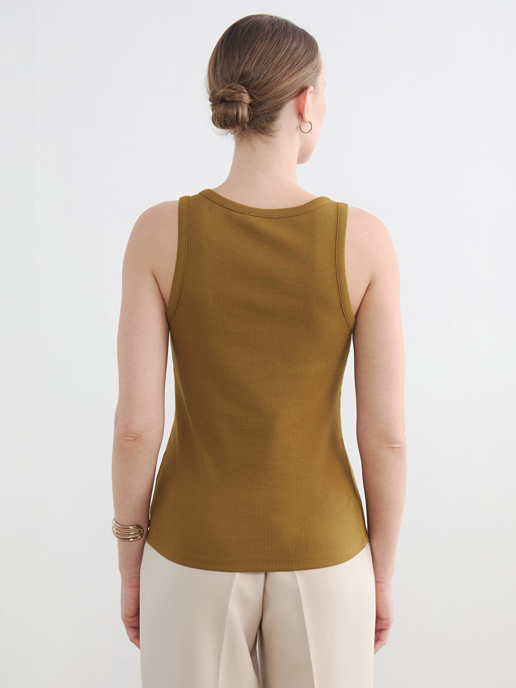 U Neck Metal Appliquéd Women's Tank Top-3