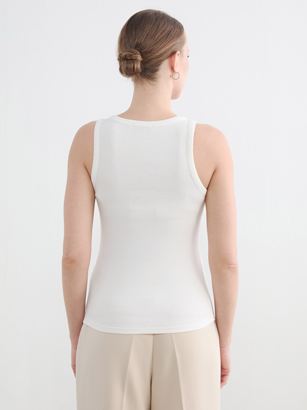U Neck Metal Appliquéd Women's Tank Top-3