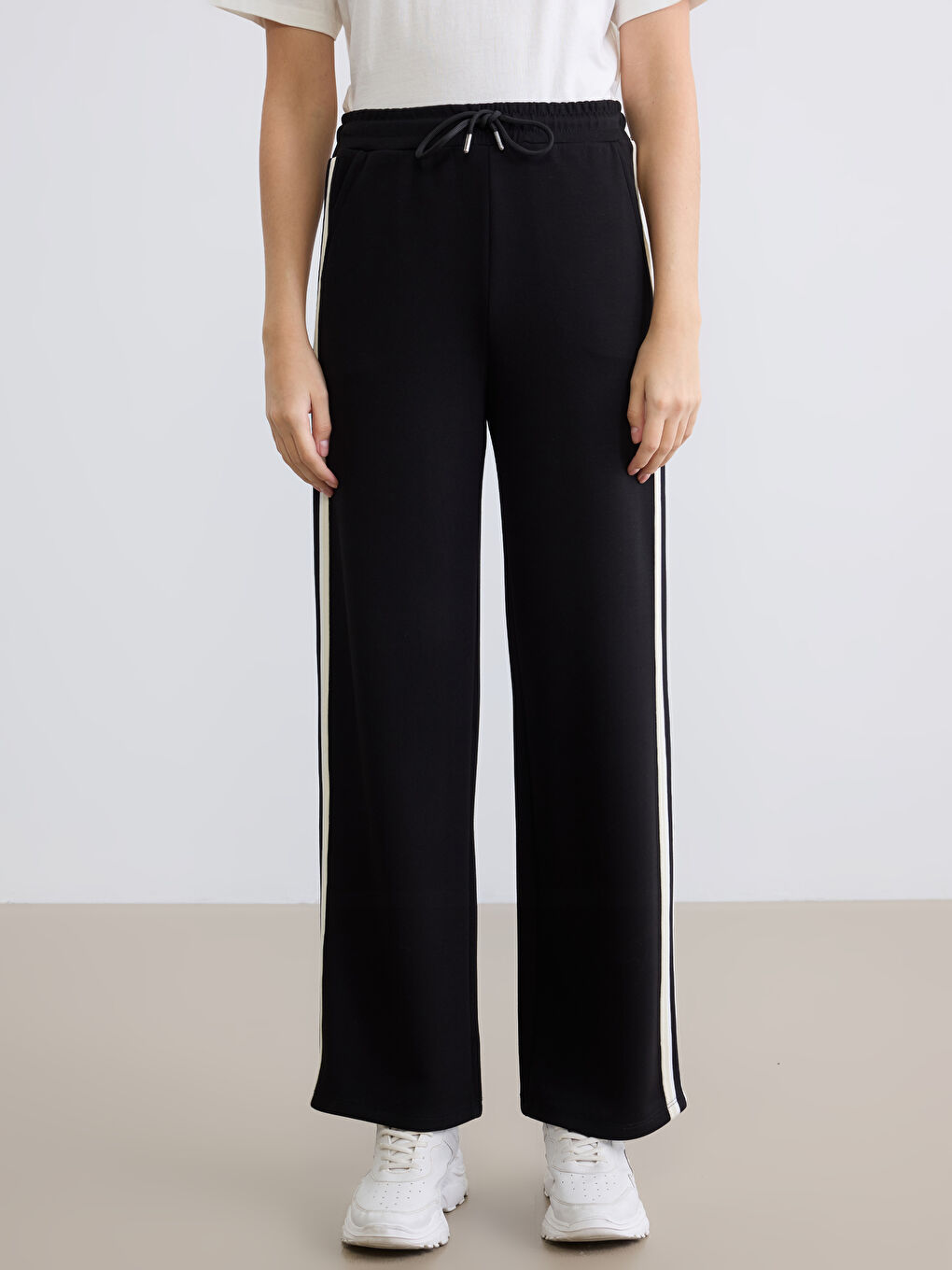 بنطال رياضي أسود امرأة-1