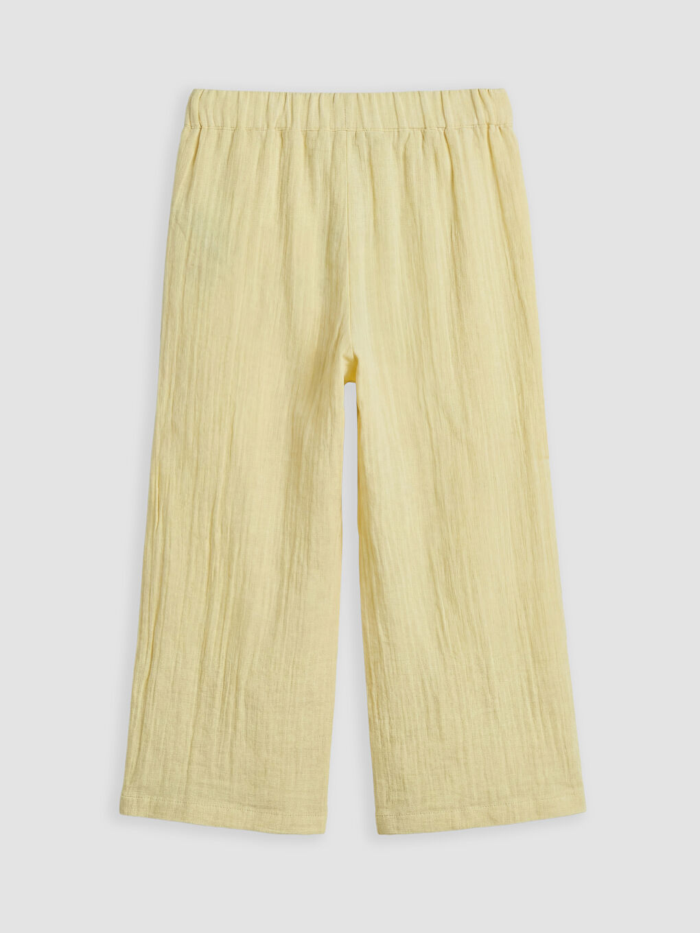 Момиче Жълто Панталон-1