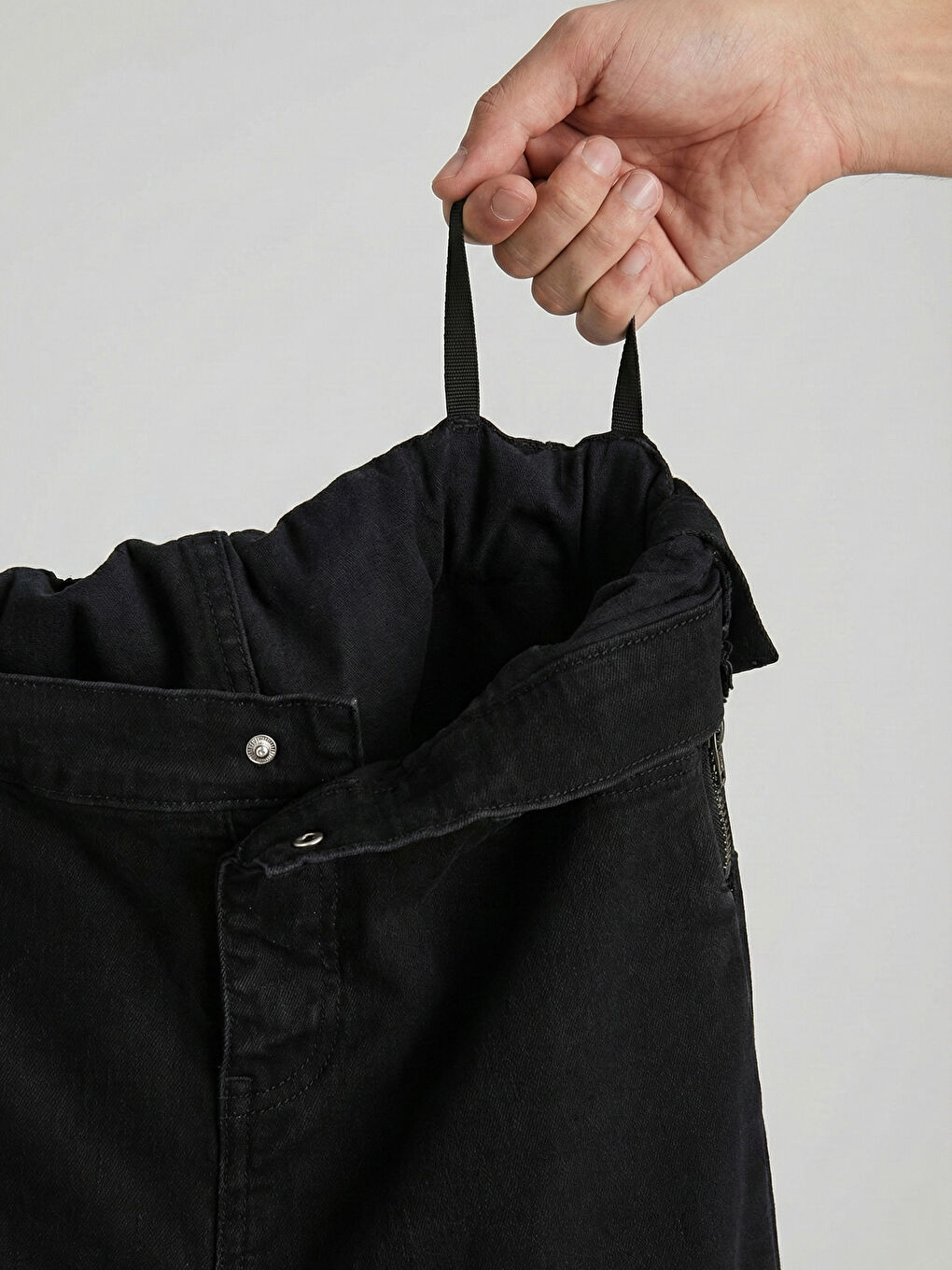 Siyah Kolay Giyilebilir Beli Fermuarlı Straight Fit Kadın Jean Pantolon-9