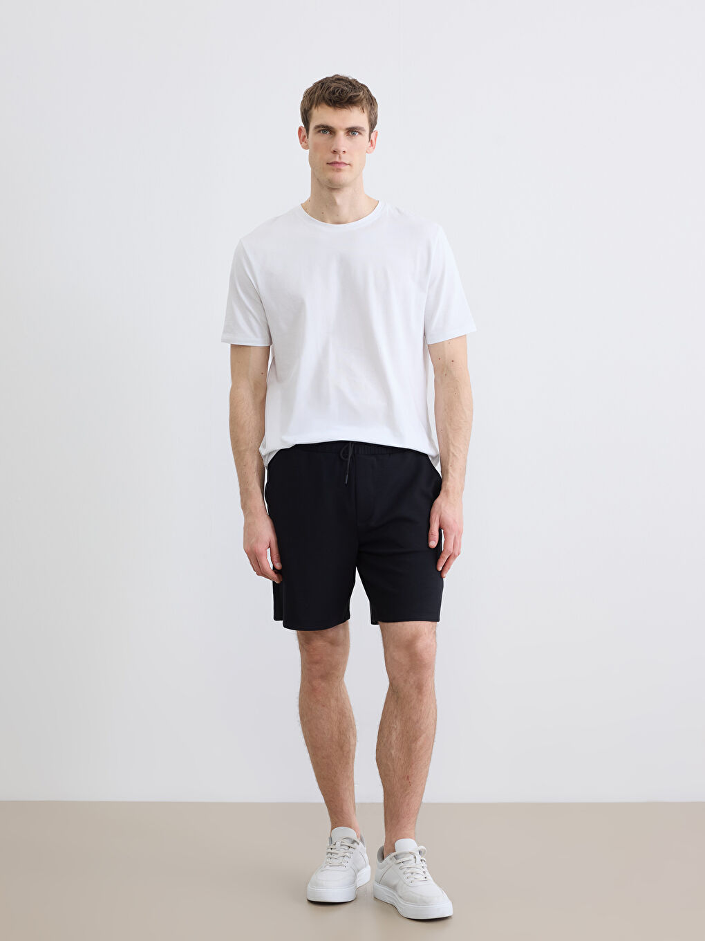 Siyah Standart Kalıp Erkek Şort
