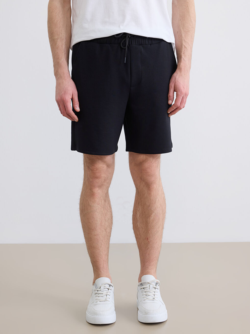 Siyah Standart Kalıp Erkek Şort-1