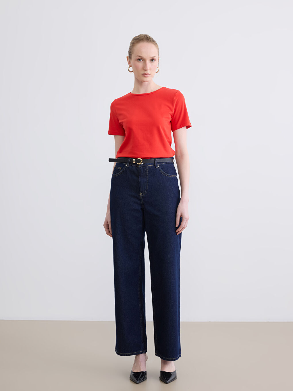 Kırmızı Bisiklet Yaka Kadın Tişört-1