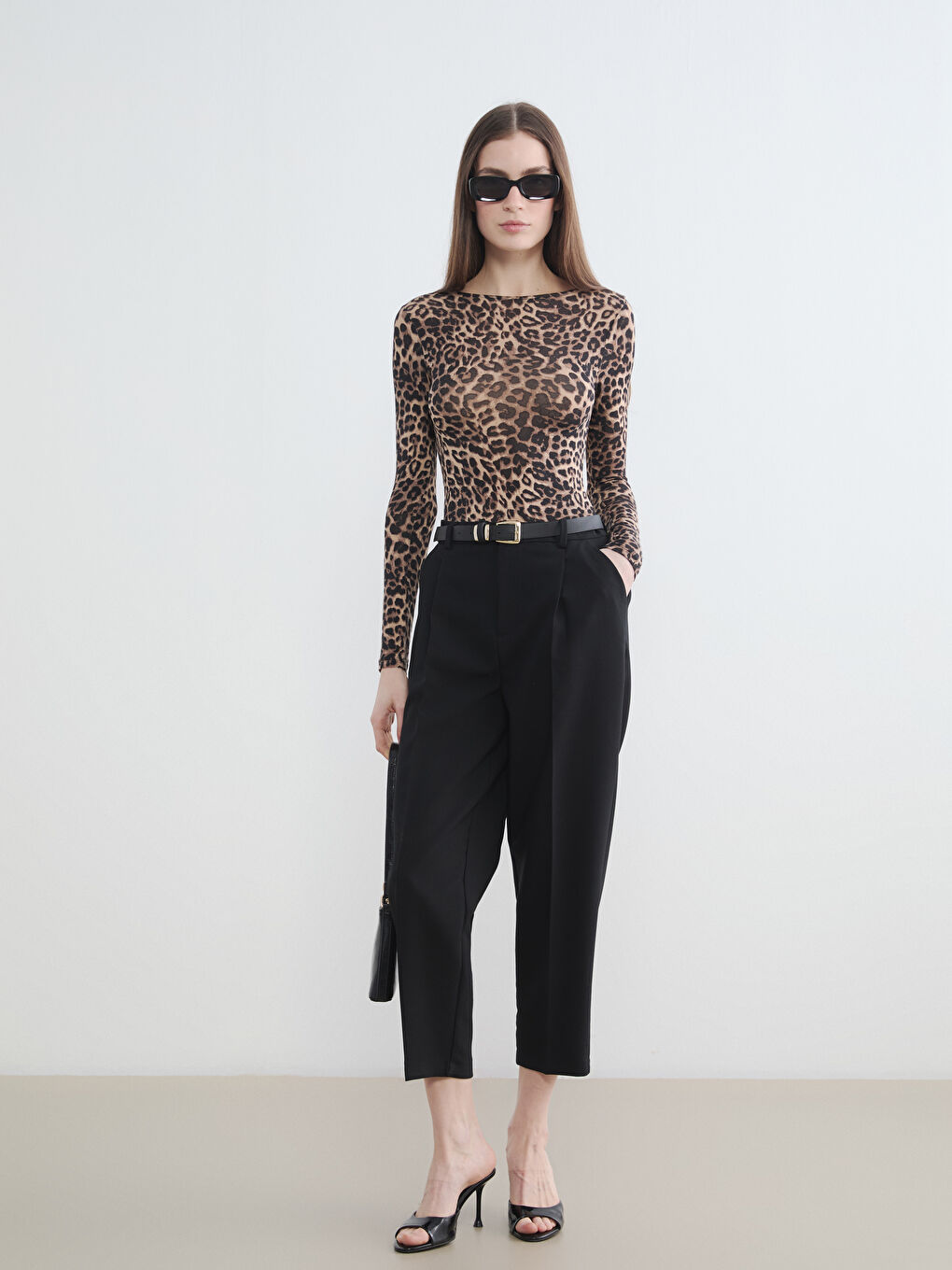 Kahverengi Bisiklet Yaka Leopar Desenli Kadın Body-1