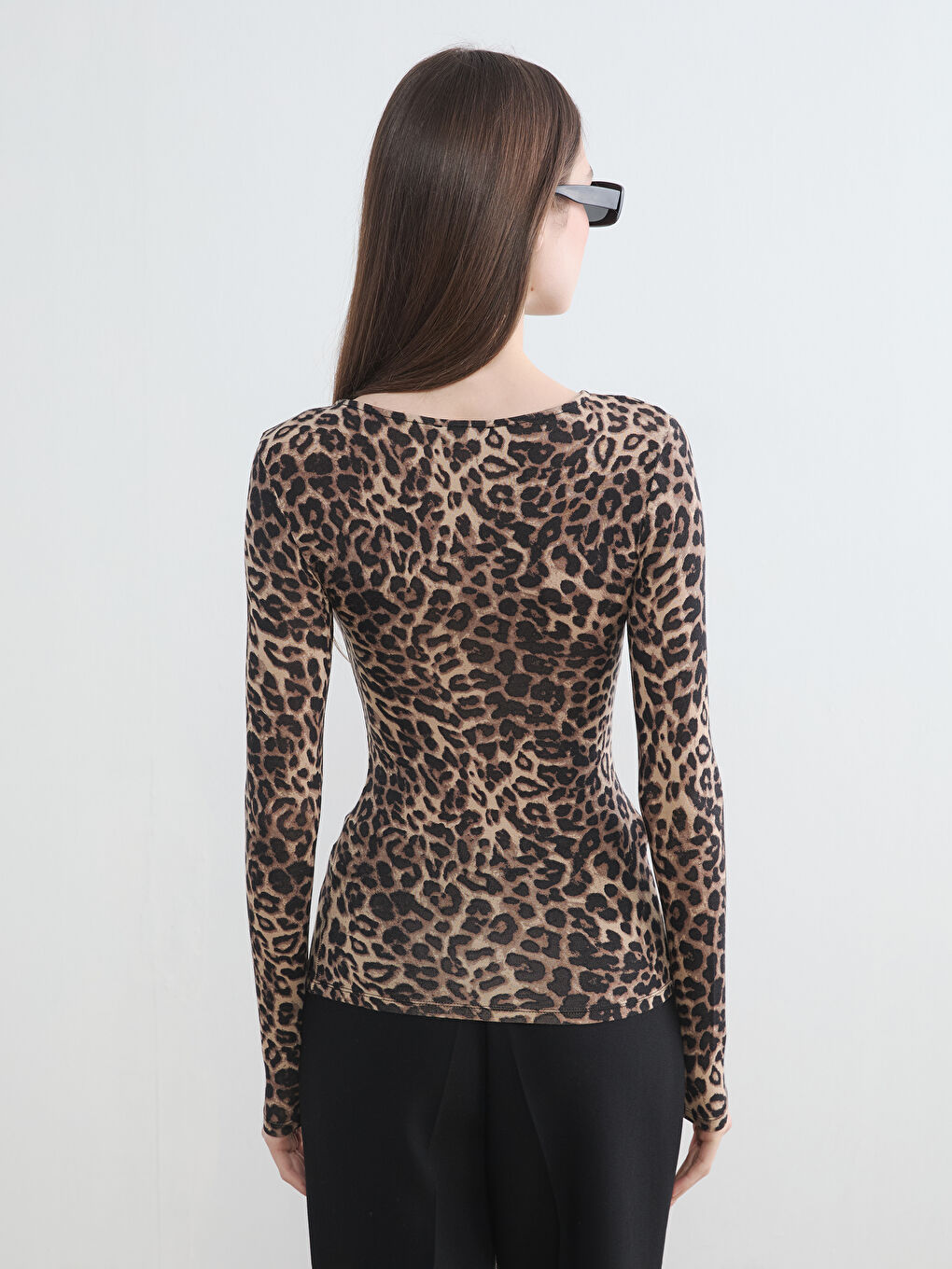 Kahverengi Bisiklet Yaka Leopar Desenli Kadın Body-3