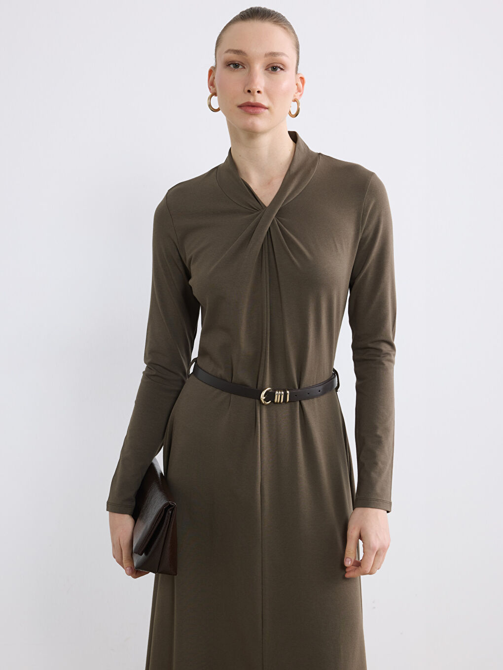 Haki Büzgülü Dik Yaka Modal Karışımlı Kemerli Elbise-1