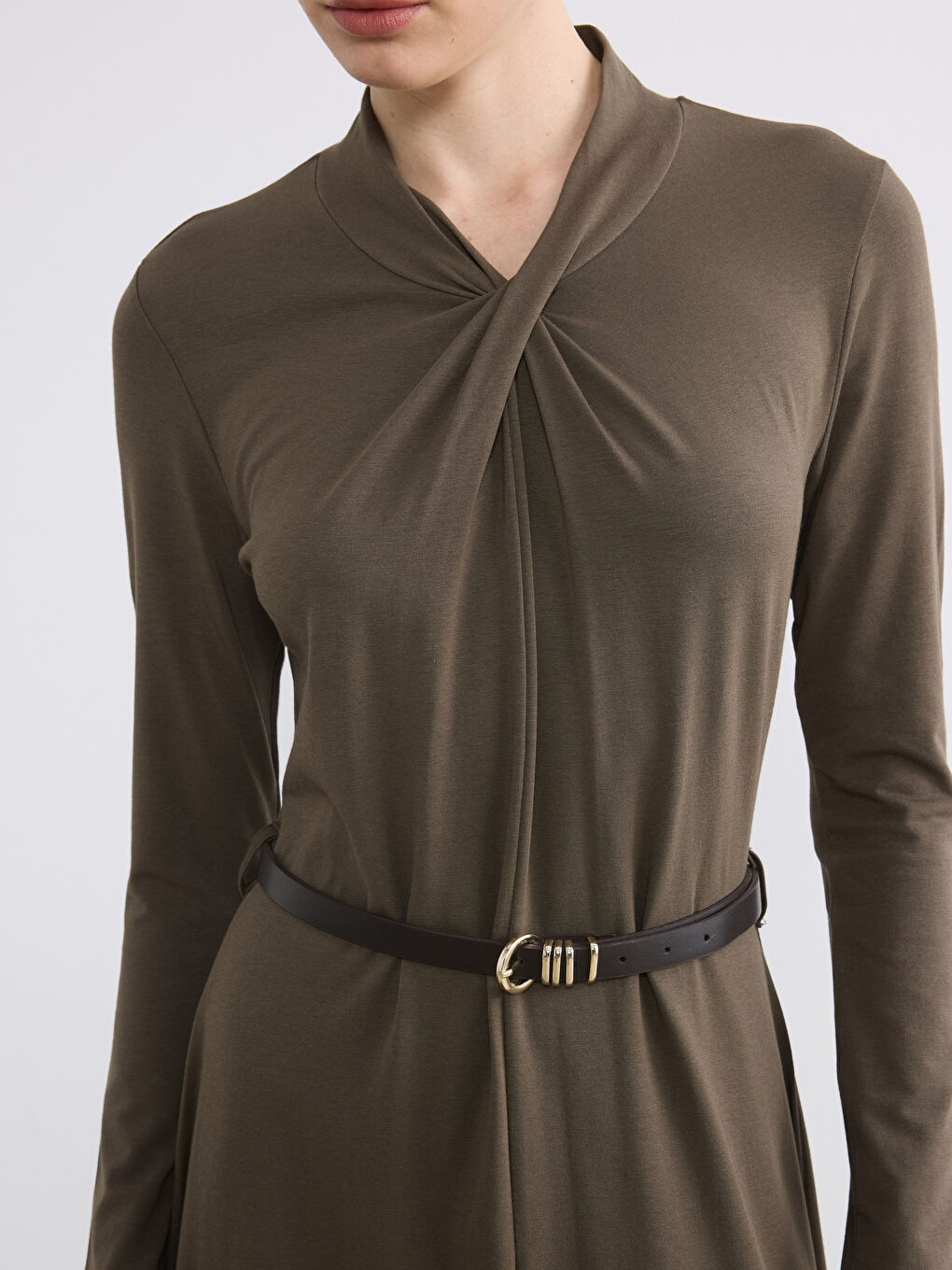 Haki Büzgülü Dik Yaka Modal Karışımlı Kemerli Elbise-2