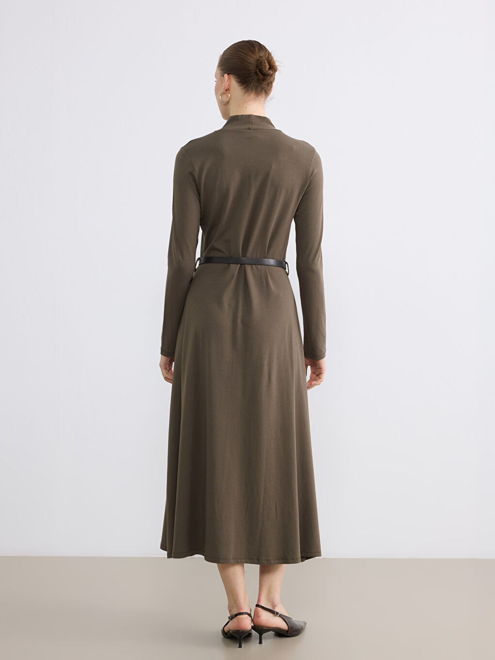 Haki Büzgülü Dik Yaka Modal Karışımlı Kemerli Elbise-3