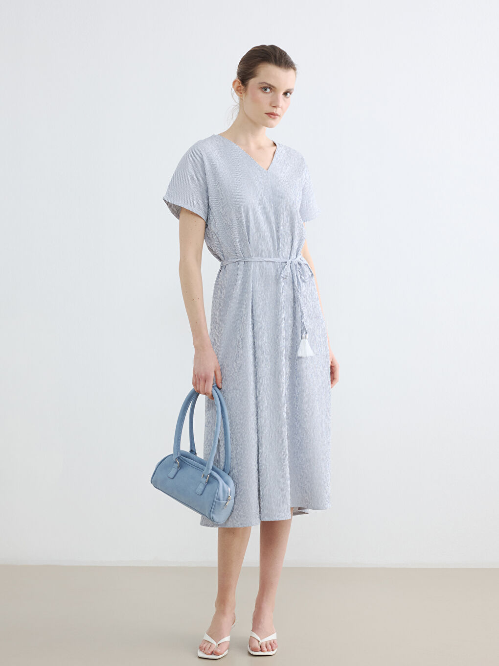 Жена Синьо Рокля