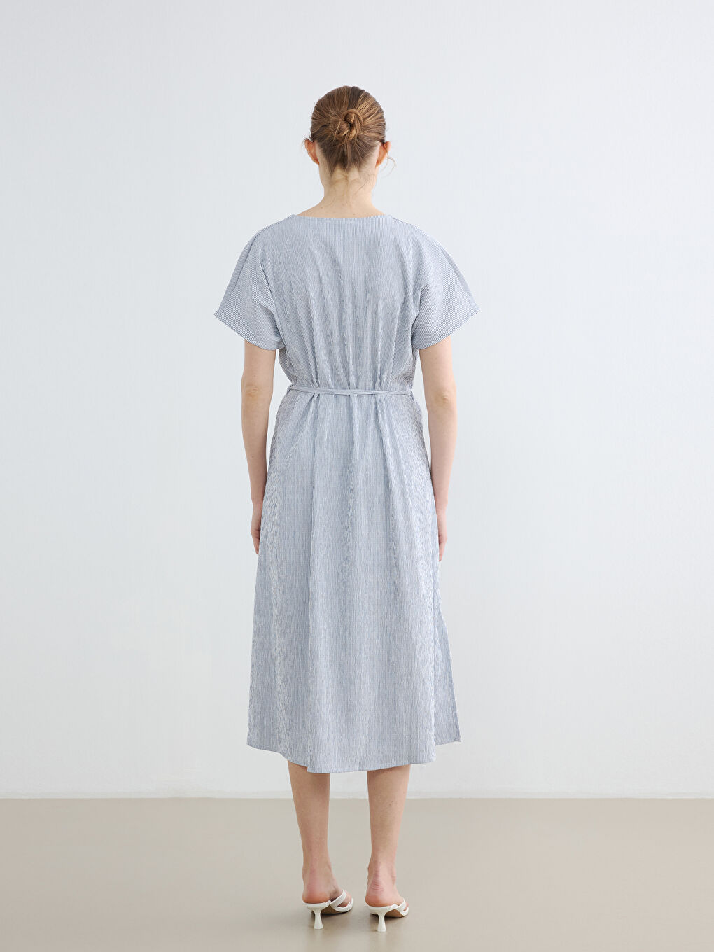 Жена Синьо Рокля-3