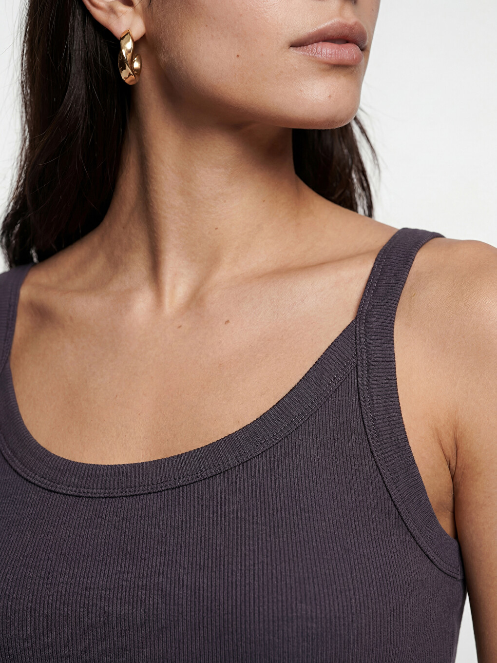U Neck Strappy Women's Tank Top-2