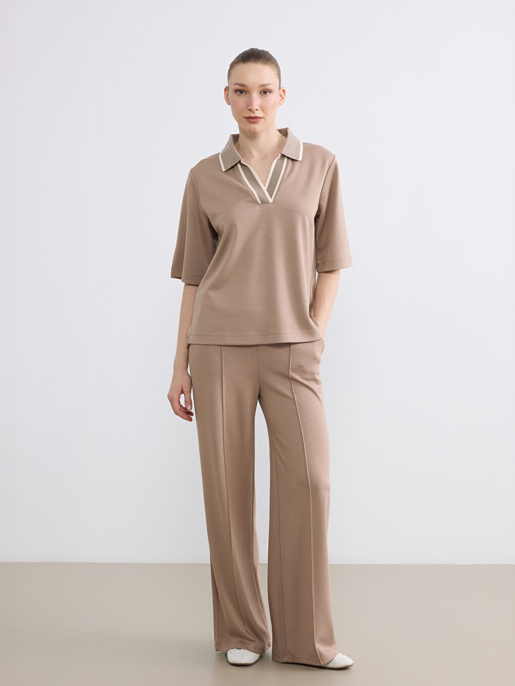 Kahverengi Polo Yaka Soft Touch Kadın Tişört-1