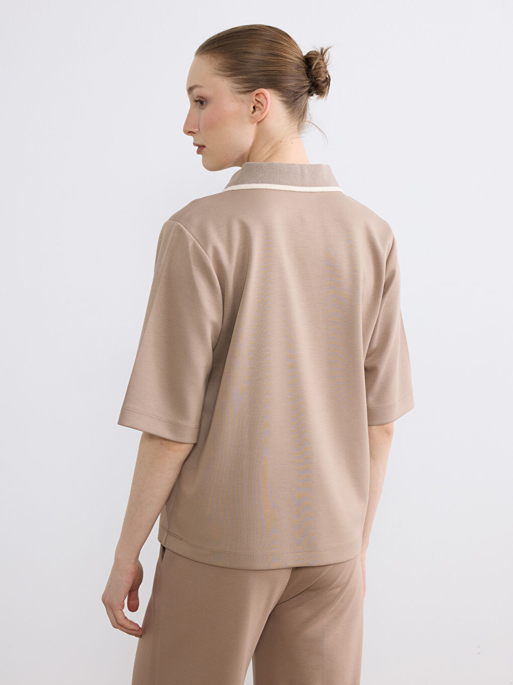 Kahverengi Polo Yaka Soft Touch Kadın Tişört-3