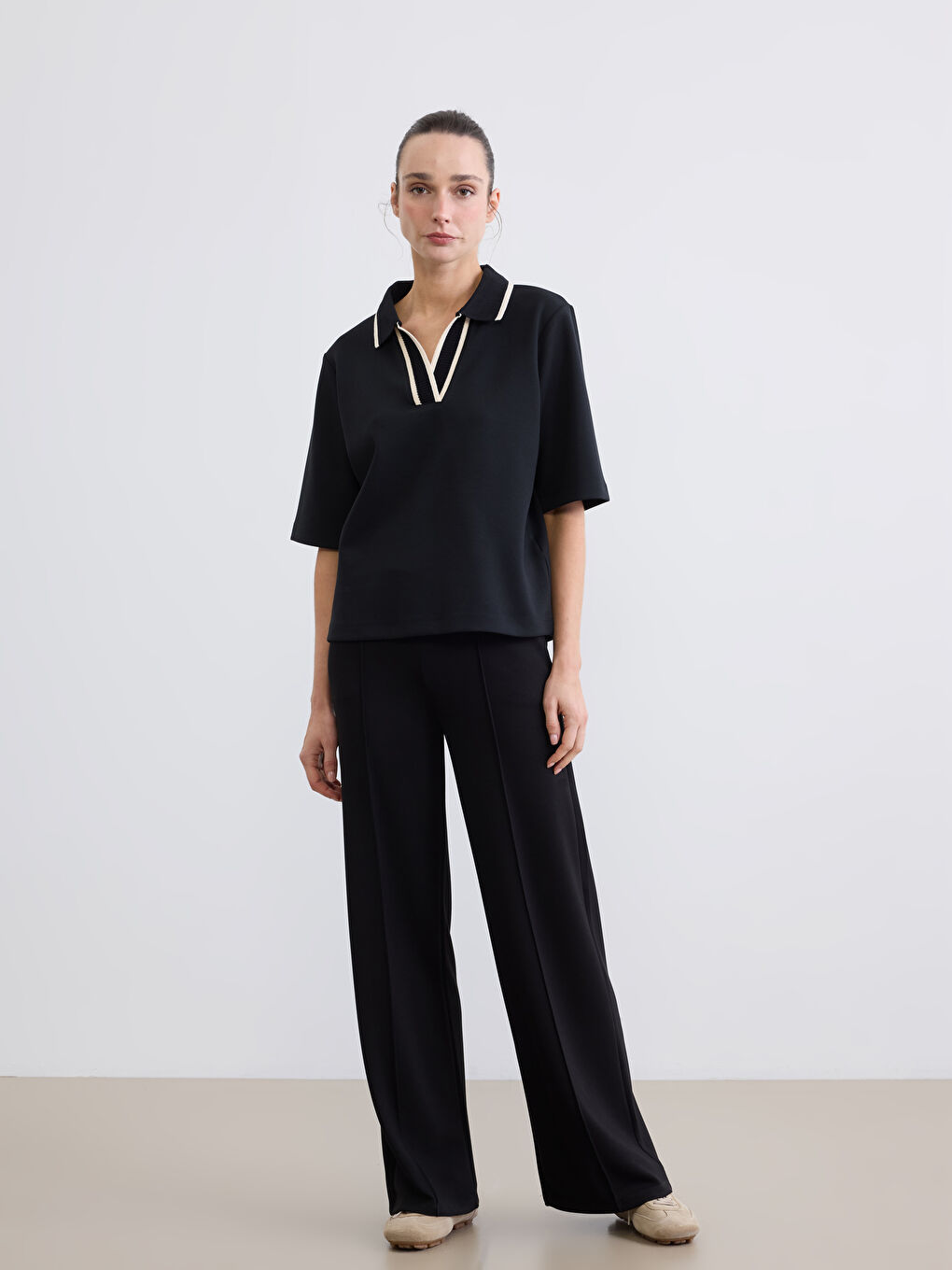 Siyah Polo Yaka Soft Touch Kadın Tişört-1