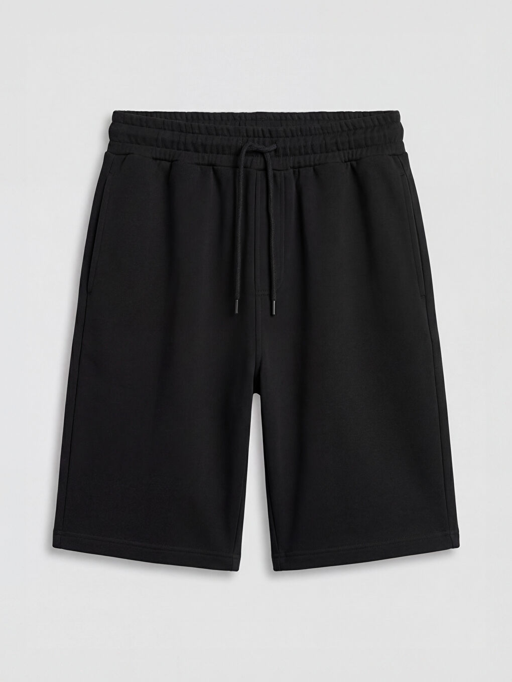 Siyah Rahat Kalıp Erkek Şort