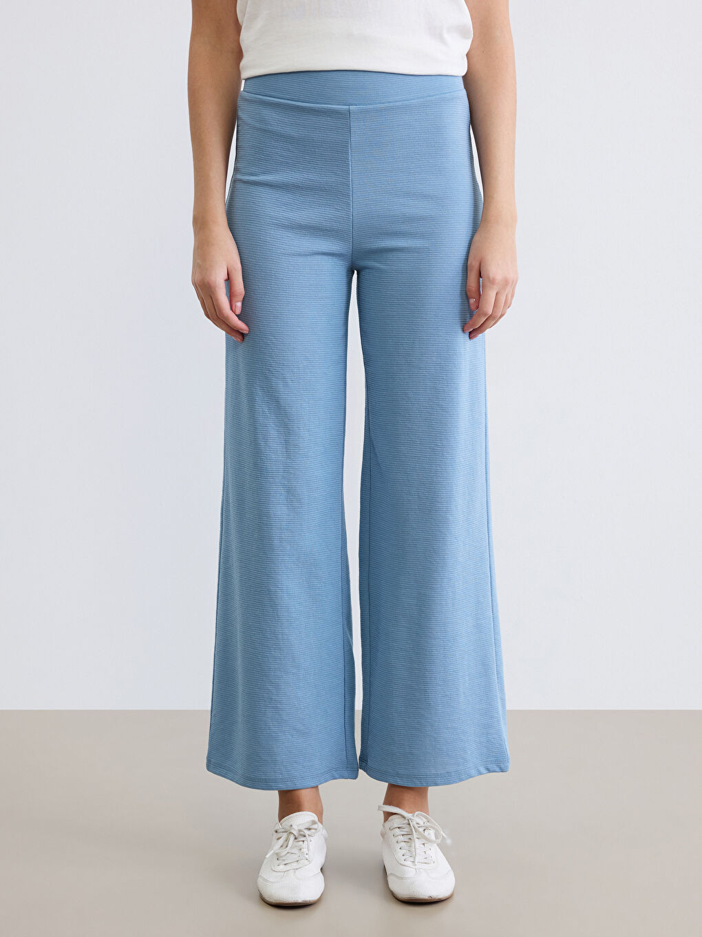 Mavi Beli Lastikli Geniş Paça Kadın Eşofman Altı-1