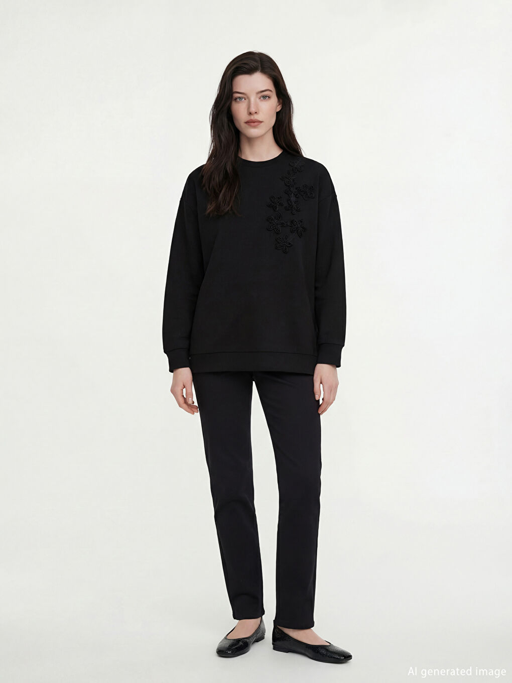 Siyah Bisiklet Yaka Gül Aplike Detaylı Kadın Sweatshirt-1