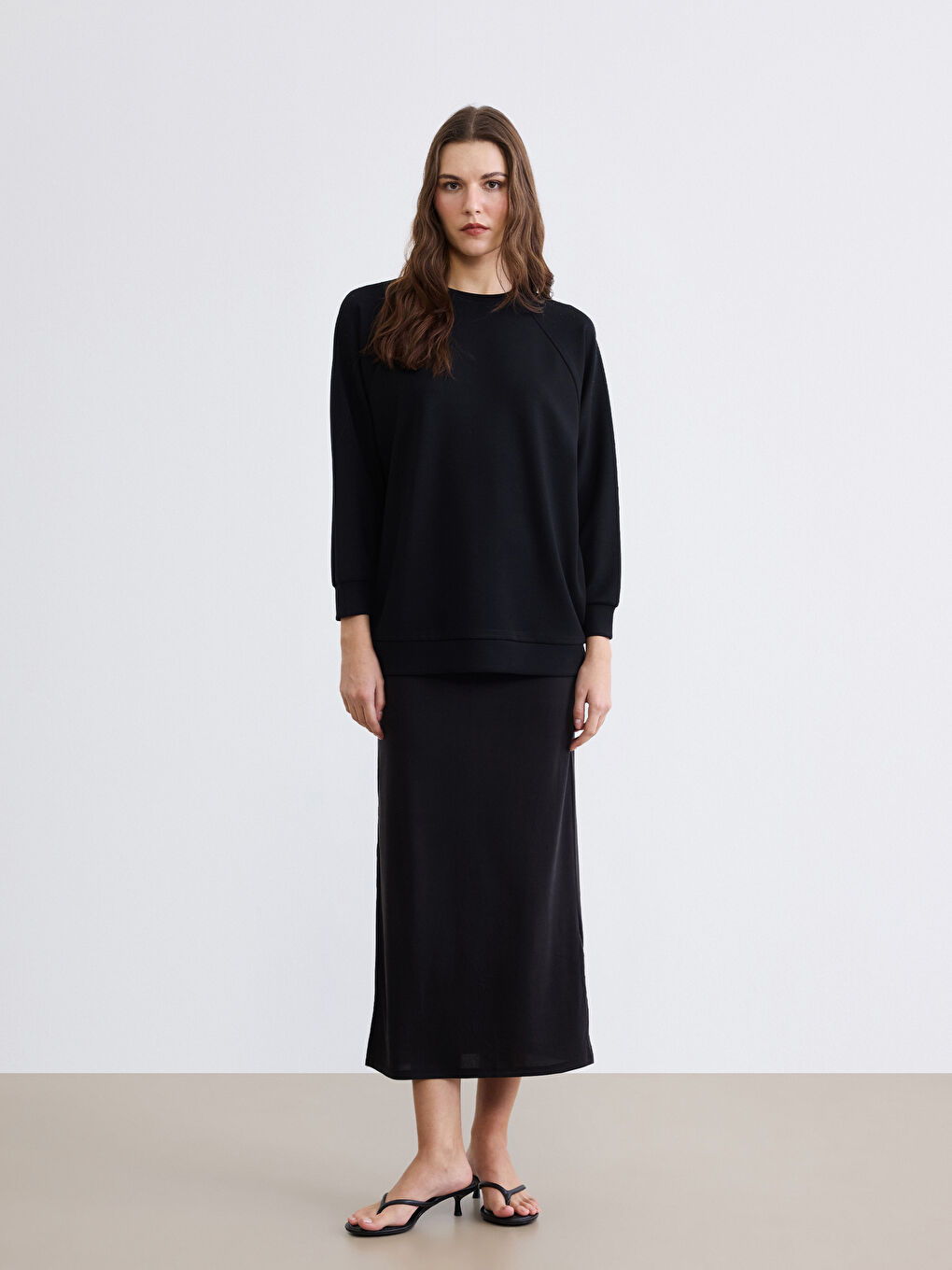 Siyah Bisiklet Yaka Taşlı Kadın Sweatshirt-1