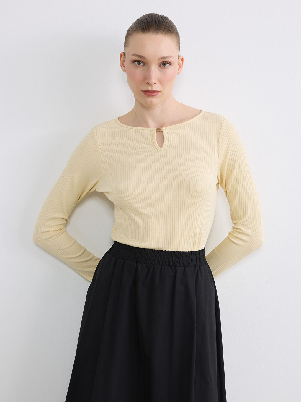 Bej Bisiklet Yaka Kadın Body