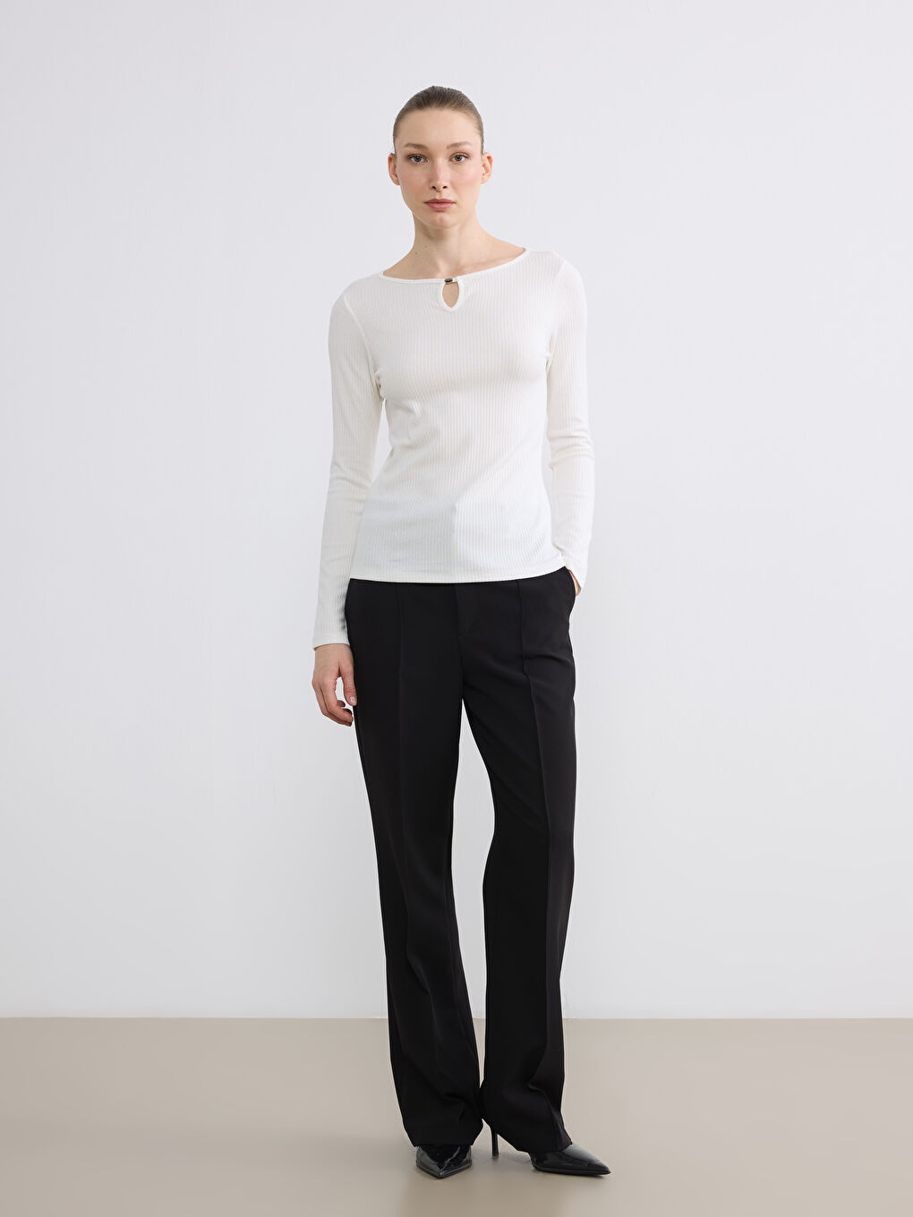 Ekru Bisiklet Yaka Kadın Body-1