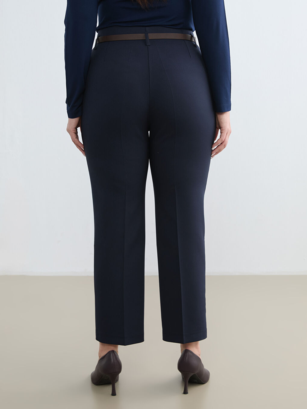 Lacivert Büyük Beden Kemerli Havuç Kesim Kadın Pantolon-3