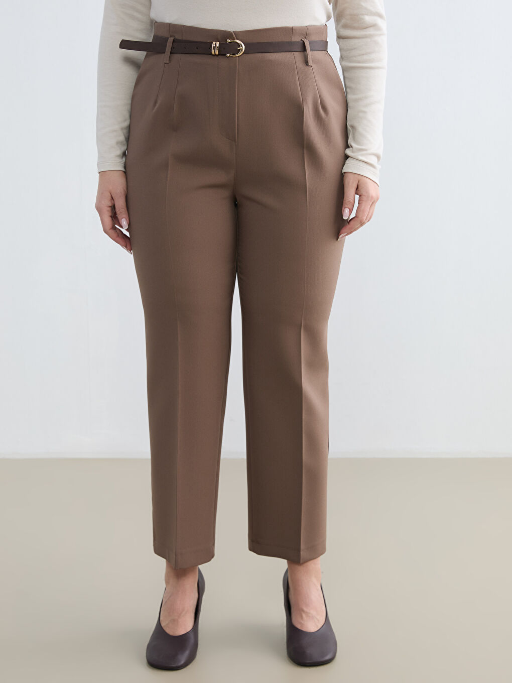 Kahverengi Büyük Beden Kemerli Havuç Kesim Kadın Pantolon-1