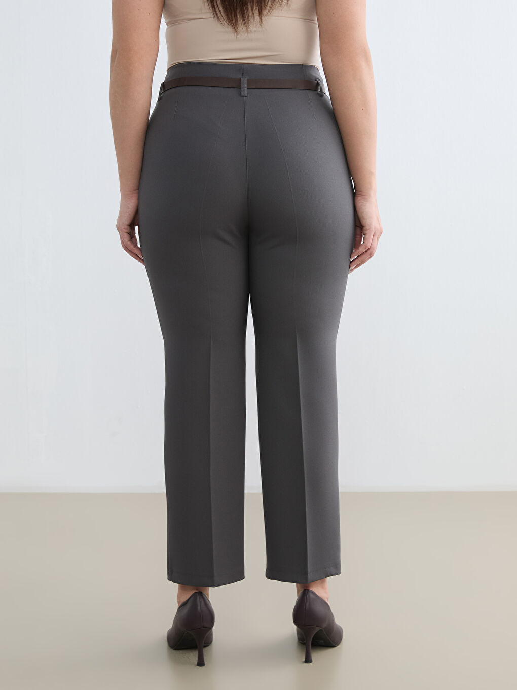 Gri Büyük Beden Kemerli Havuç Kesim Kadın Pantolon-3