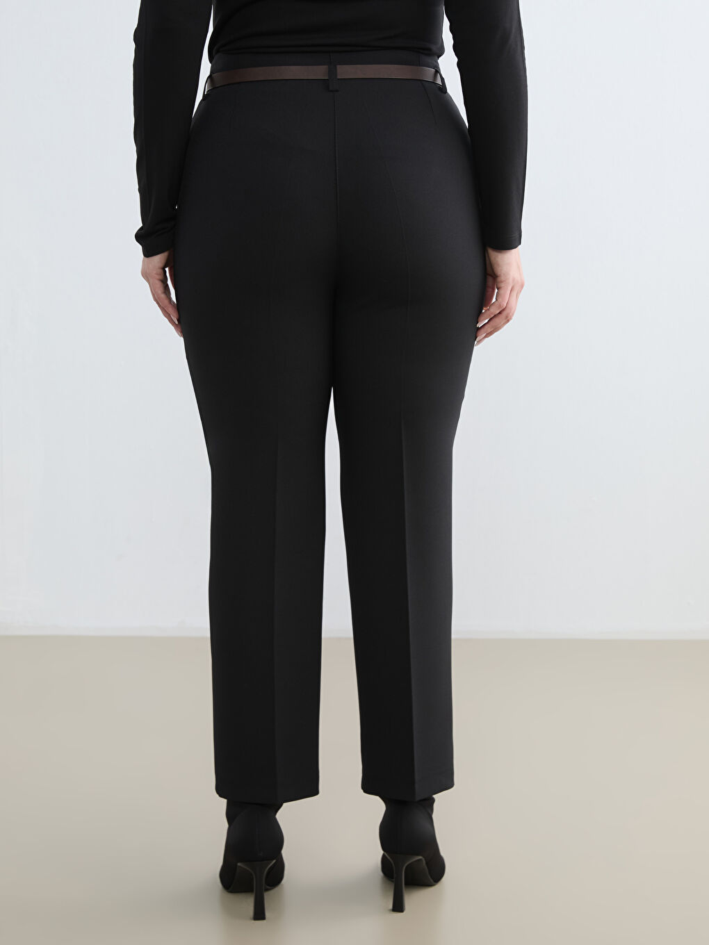 Siyah Büyük Beden Kemerli Havuç Kesim Kadın Pantolon-3