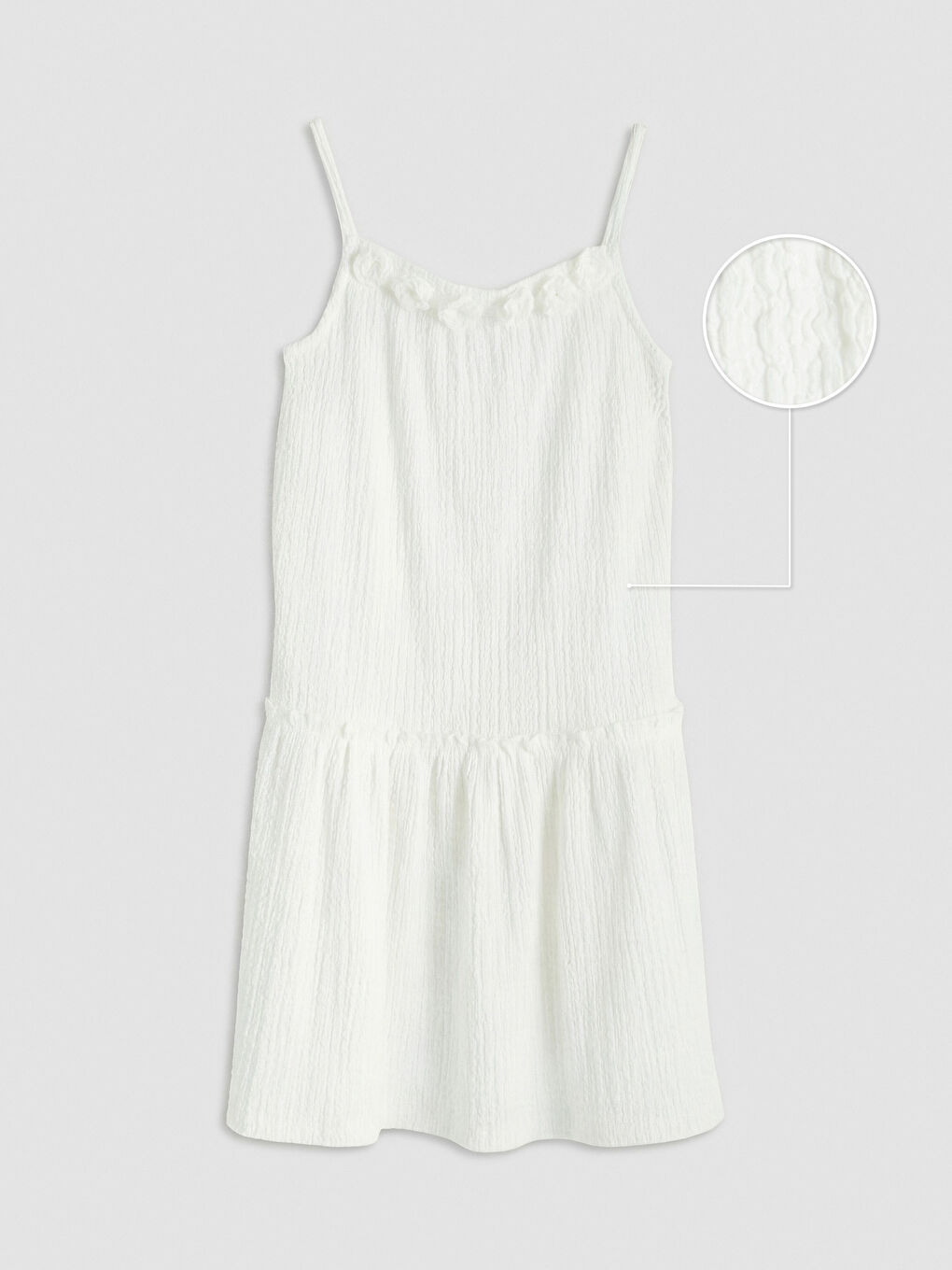 Beyaz Fırfır Detaylı Askılı Kız Çocuk Dokulu Elbise