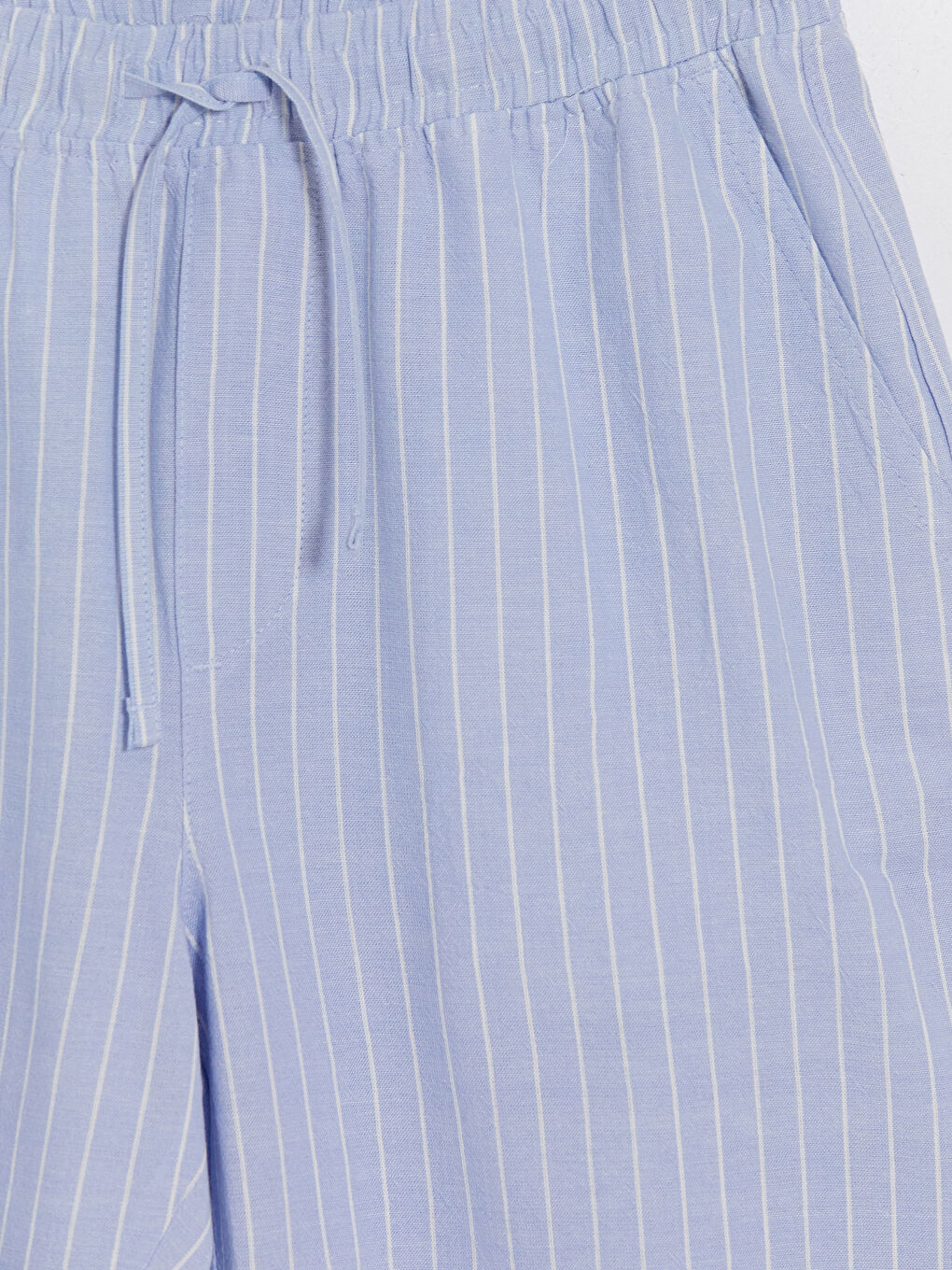 Mavi Rahat Kalıp Keten Görünümlü Erkek Şort-2