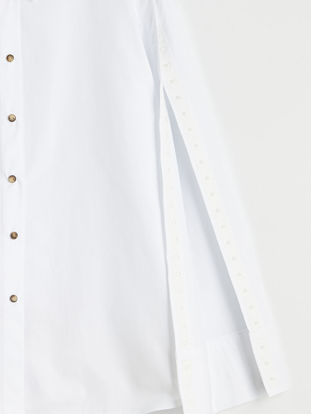 Beyaz Kolay Giyilebilir  Önü ve Kolları Çıtçıtlı Kadın Oversize Gömlek-9