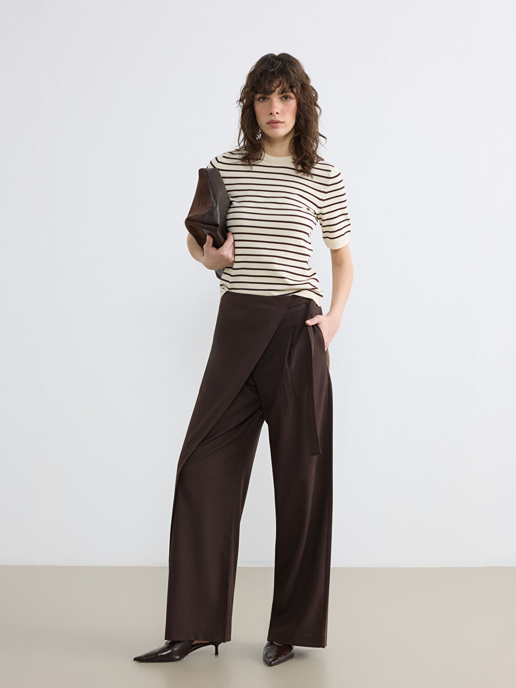 Kahverengi Beli Kemerli Geniş Paça Kadın Pantolon