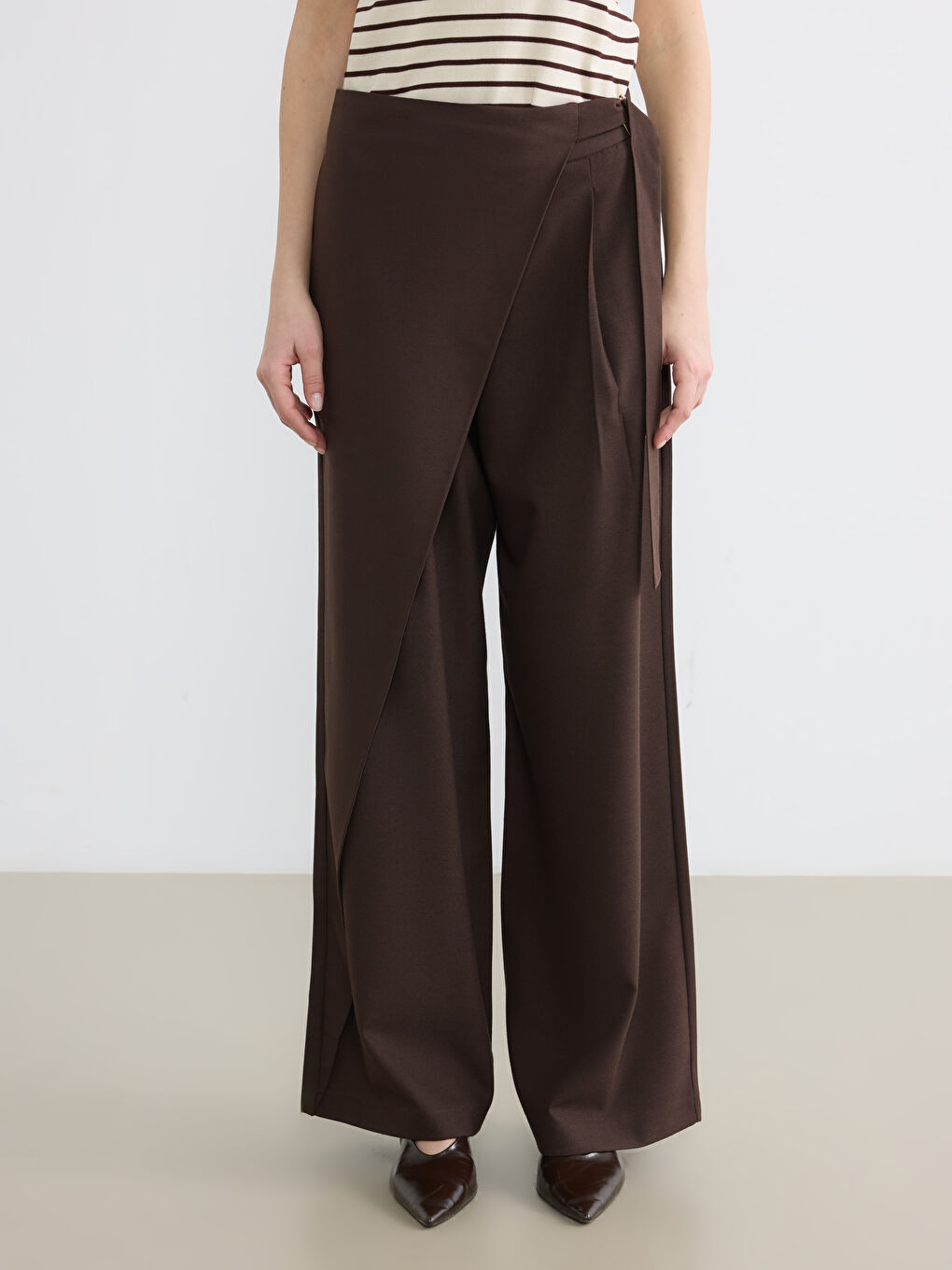 Kahverengi Beli Kemerli Geniş Paça Kadın Pantolon-1