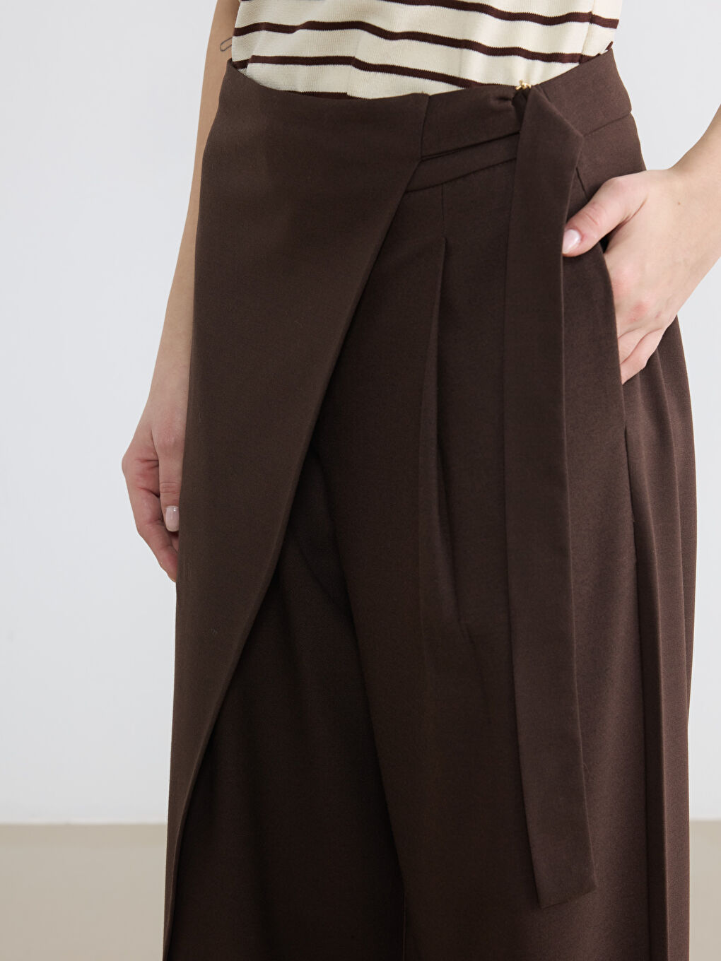 Kahverengi Beli Kemerli Geniş Paça Kadın Pantolon-2