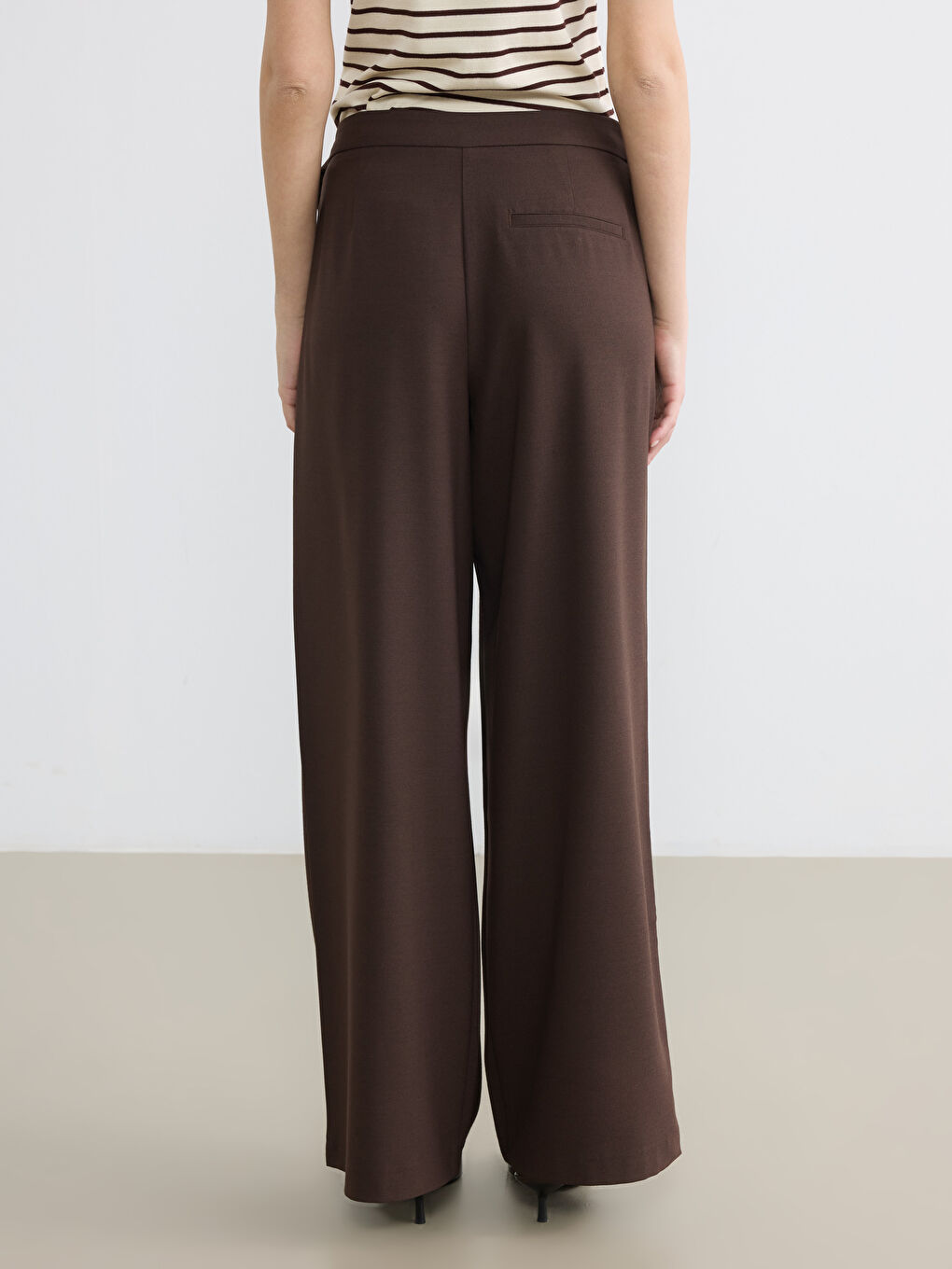 Kahverengi Beli Kemerli Geniş Paça Kadın Pantolon-3