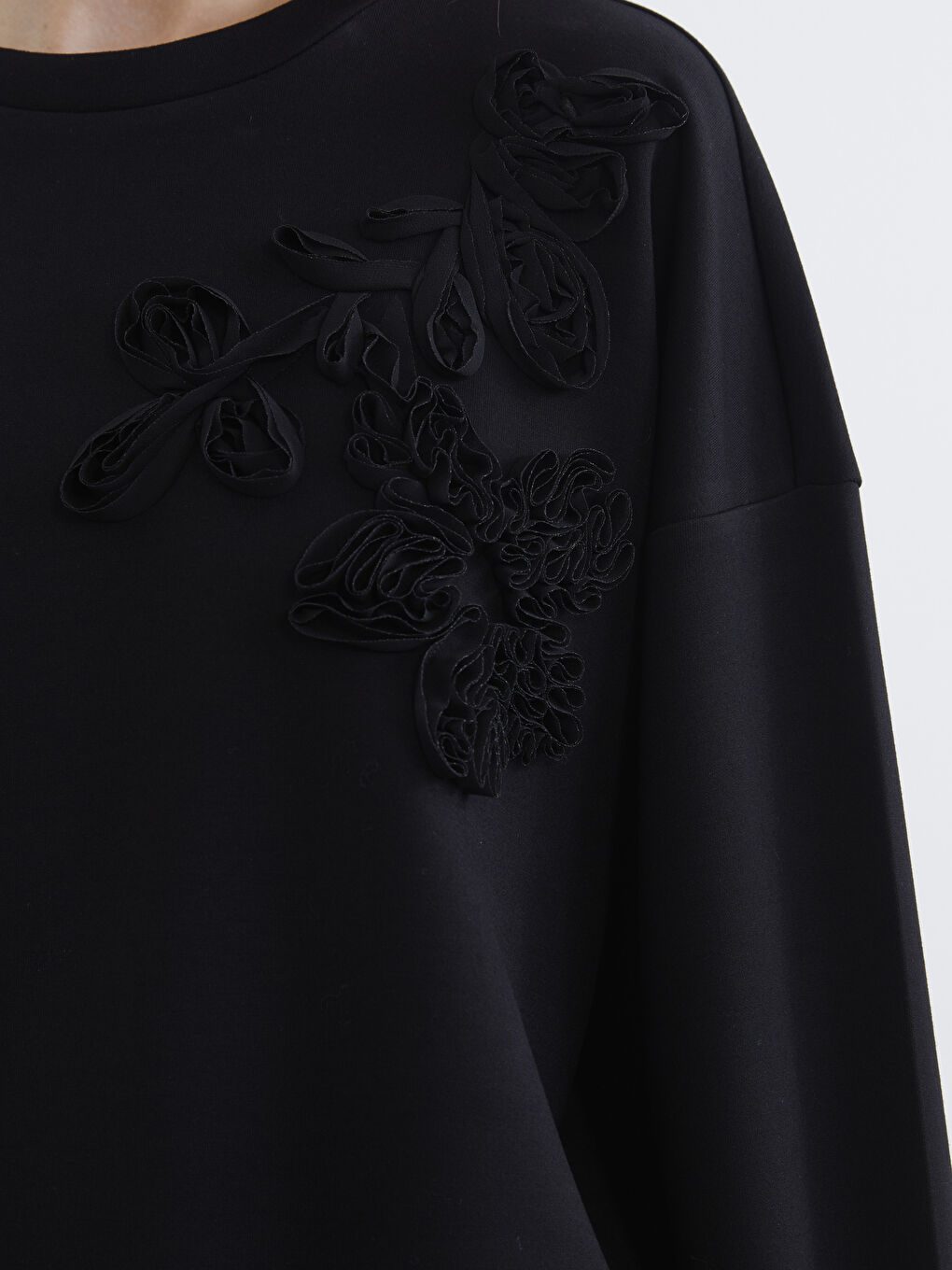 Siyah Bisiklet Yaka Nakışlı Kadın Sweatshirt Tunik-2