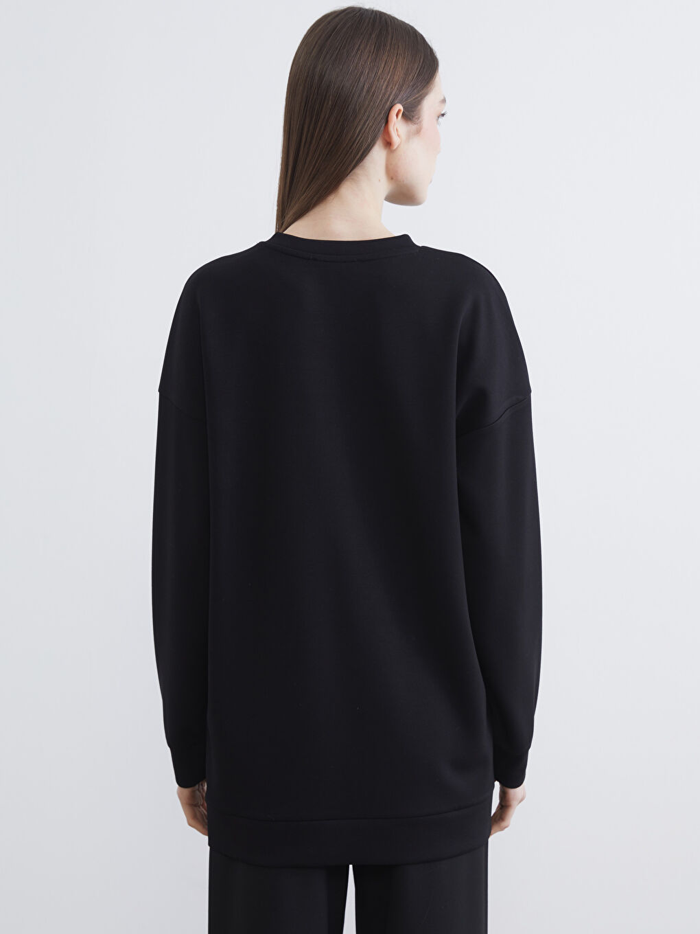 Siyah Bisiklet Yaka Nakışlı Kadın Sweatshirt Tunik-3