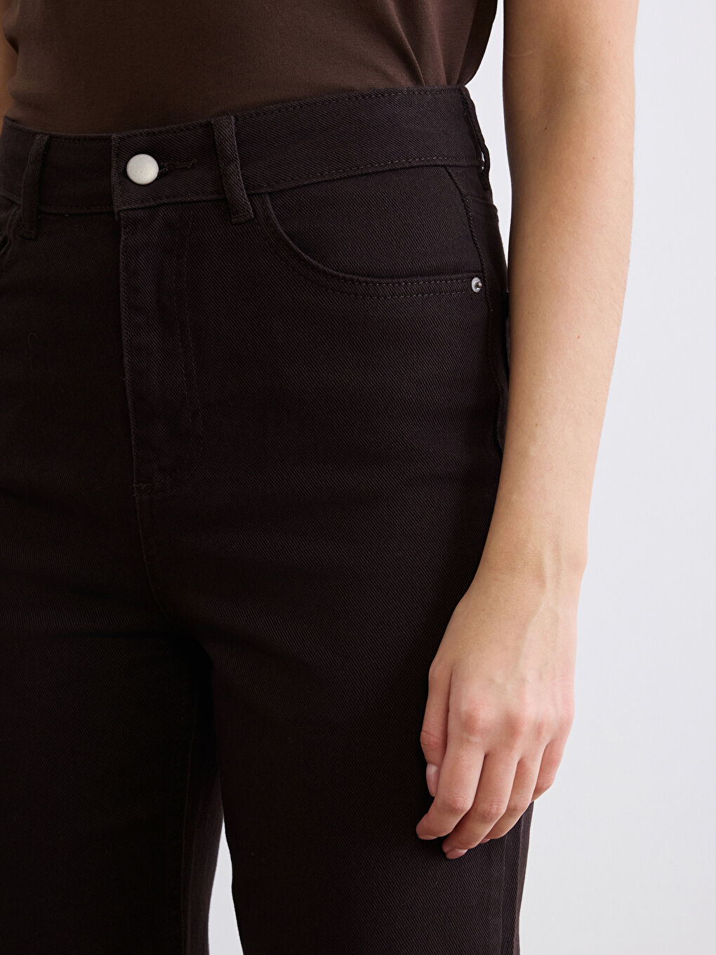 Джинсы с высокой посадкой и прямым кроем для женщин-2