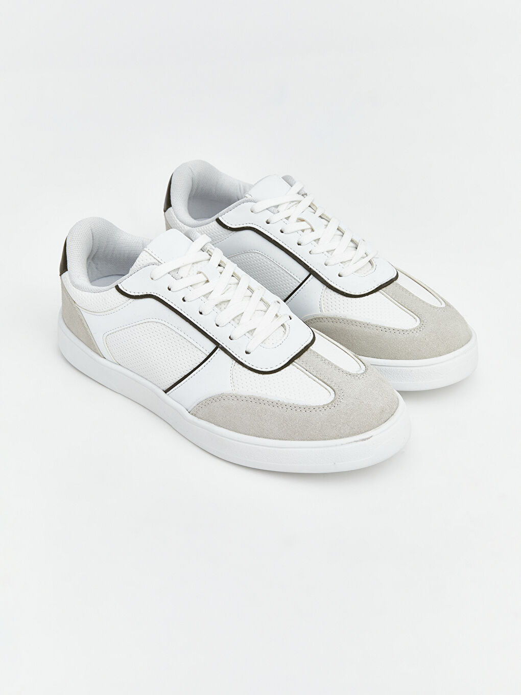 Beyaz Bağcıklı Erkek Spor Ayakkabı