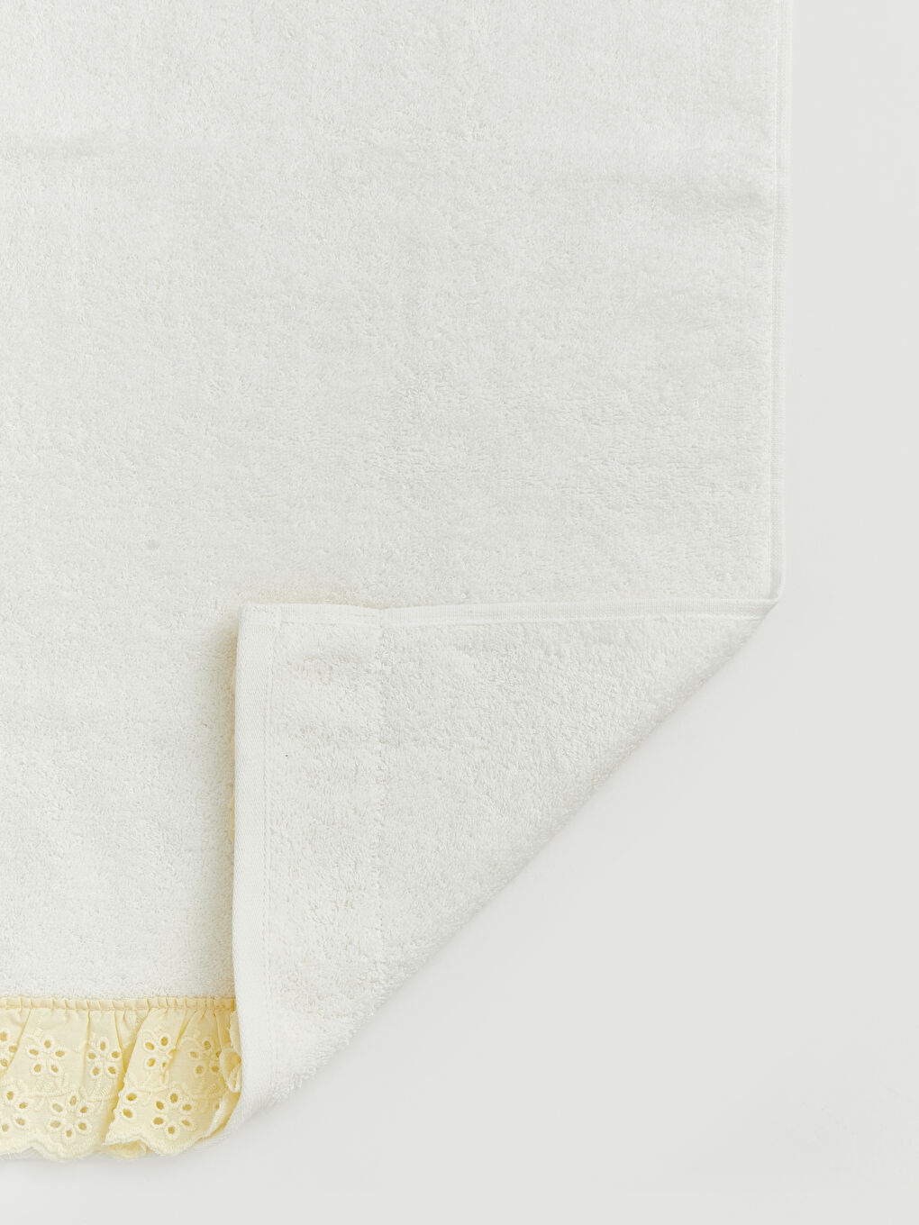 Ekru Brode İşlemeli Fırfır Detaylı Yüz Havlusu 50x80 cm-4