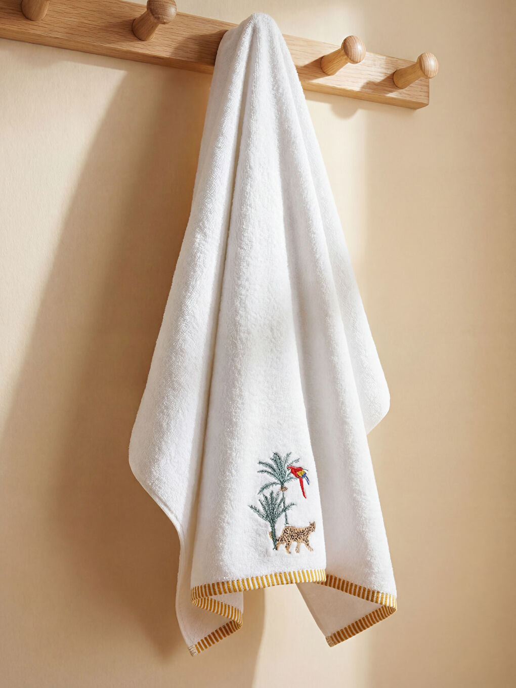 Ekru Nakışlı Pamuklu Yüz Havlusu 50x80 cm