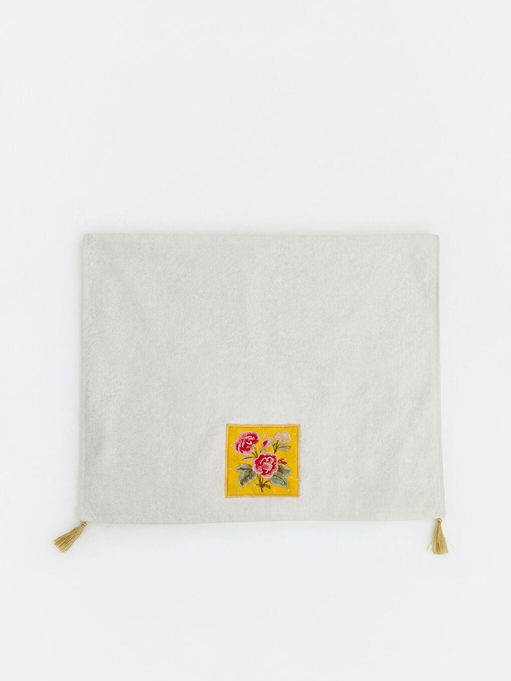 Ekru Çiçek Nakışlı Yamalı Püsküllü Yüz Havlusu 50x80 cm-1