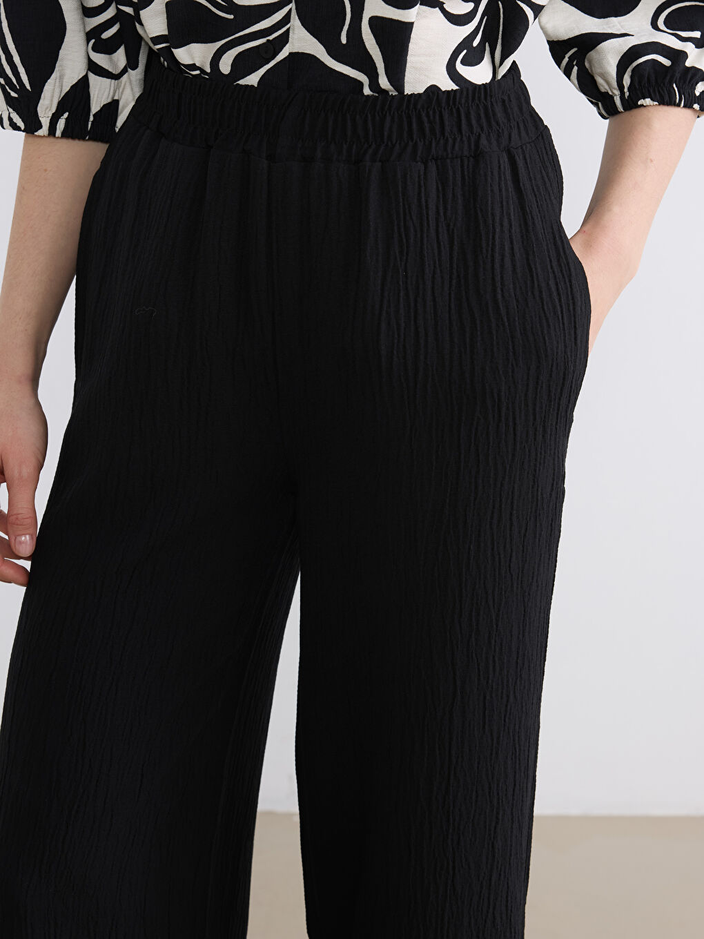 Siyah Beli Lastikli Geniş Paça Kadın Pantolon-2