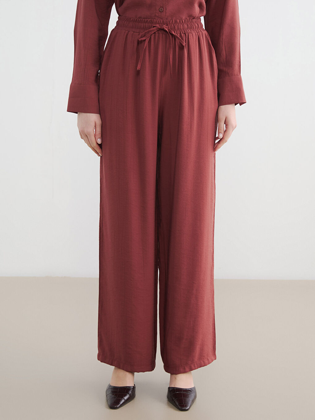 Kahverengi Beli Lastikli Dokulu Kadın Pantolon-1