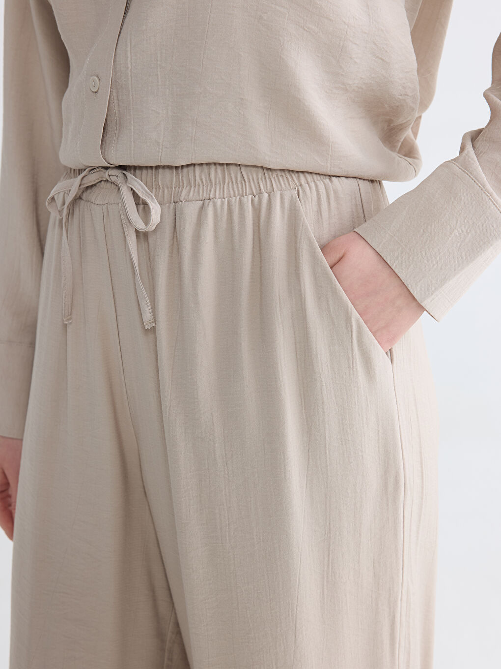 Bej Beli Lastikli Dokulu Kadın Pantolon-2