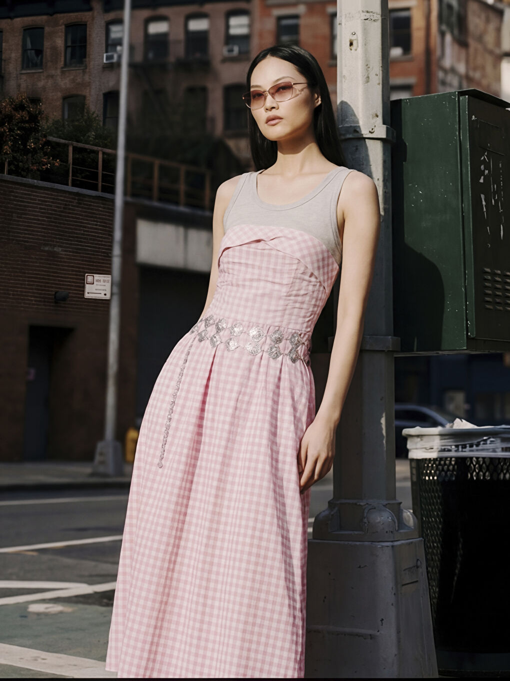 Haljina bez bretela, karirani dezen, strukiran struk