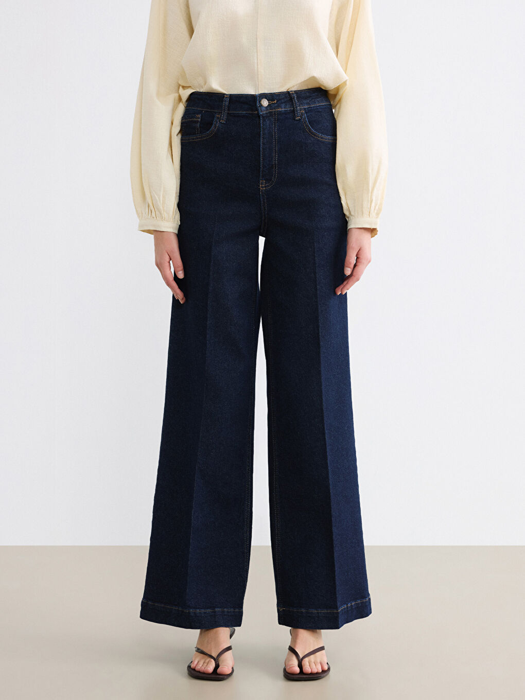 Дамски дънки с широк крачол-1