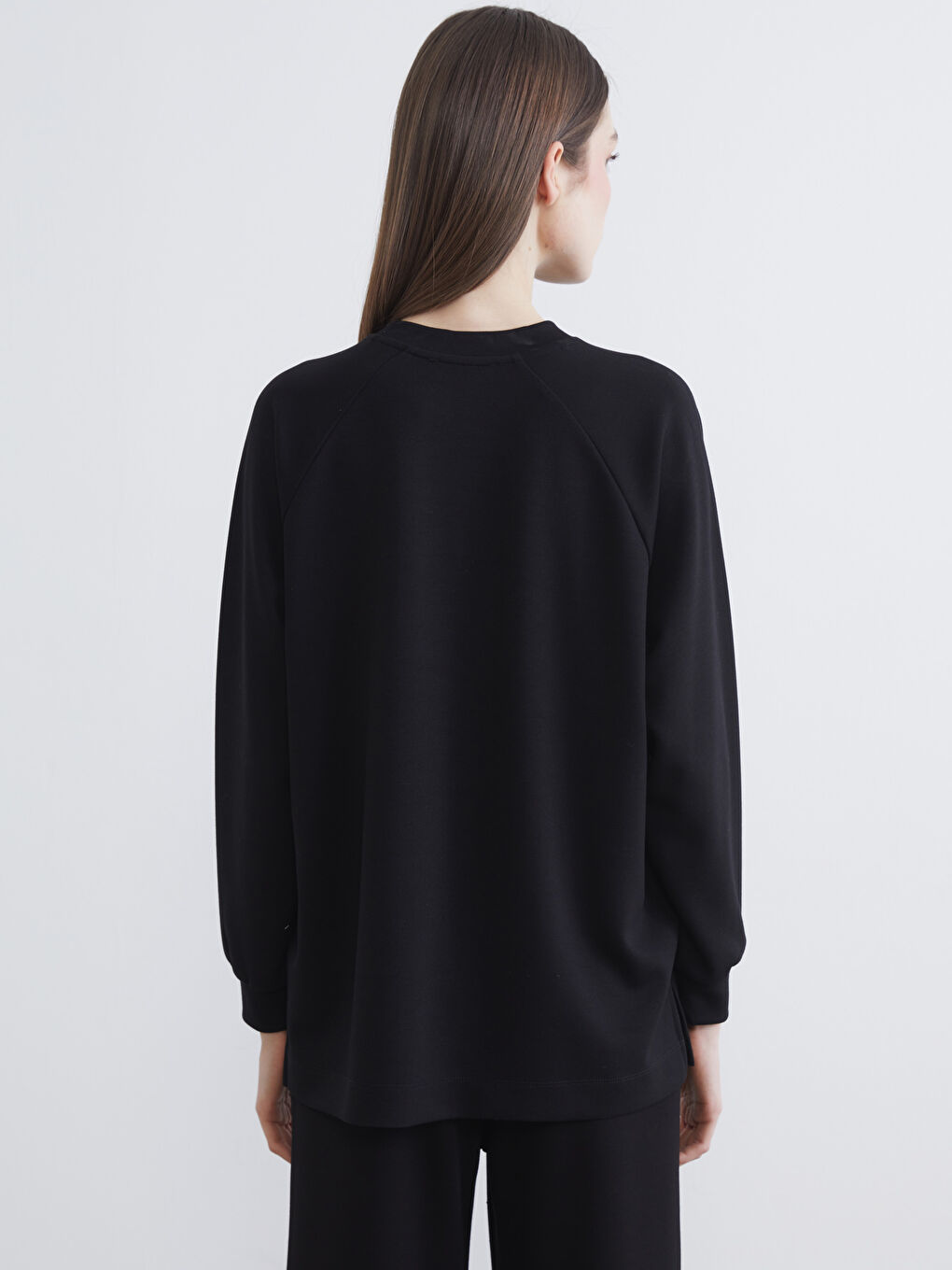 Siyah Bisiklet Yaka Boncuk İşlemeli Kadın Sweatshirt Tunik-3